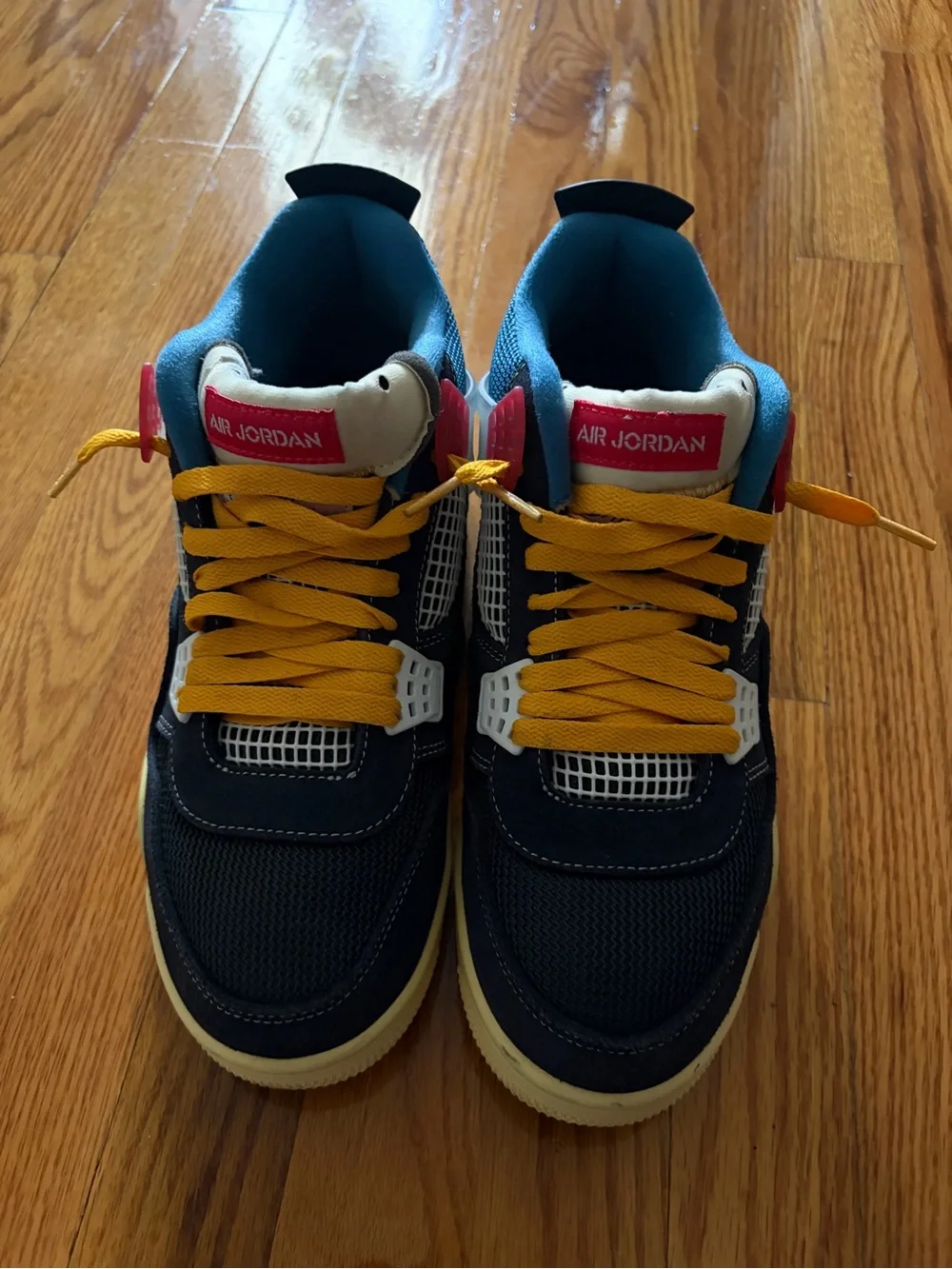 Jordan 4 ucla off noir (no extra laces)